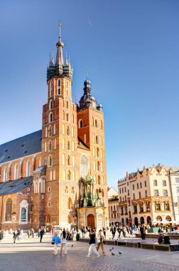 Krakow, Polonya - Ekim 2022: Sonbahar havasında tarihi kent merkezi, HDR Görüntü