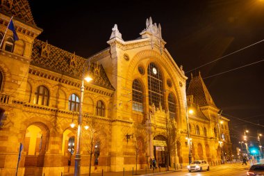Budapeşte, Macaristan - Aralık 2022: Geceleyin tarihi kent merkezi, HDR Image