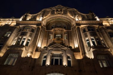 Budapeşte, Macaristan - Aralık 2022: Geceleyin tarihi kent merkezi, HDR Image