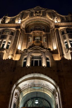 Budapeşte, Macaristan - Aralık 2022: Geceleyin tarihi kent merkezi, HDR Image