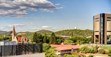 Windhoek, Namibia - Ocak 2023: Güneşli havalarda tarihi şehir merkezine bakın, HDR Image