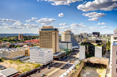 Windhoek, Namibia - Ocak 2023: Güneşli havalarda tarihi şehir merkezine bakın, HDR Image
