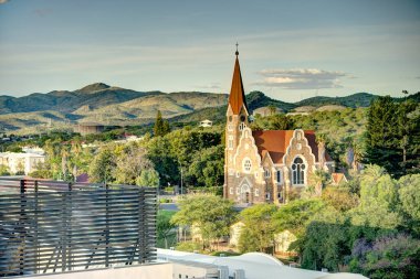 Windhoek, Namibia - Ocak 2023: Güneşli havalarda tarihi şehir merkezine bakın, HDR Image