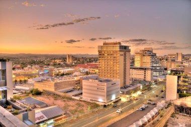 Windhoek, Namibia - Ocak 2023: Güneşli havalarda tarihi şehir merkezine bakın, HDR Image