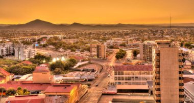 Windhoek, Namibia - Ocak 2023: Güneşli havalarda tarihi şehir merkezine bakın, HDR Image