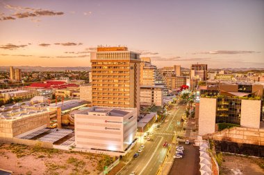 Windhoek, Namibia - Ocak 2023: Güneşli havalarda tarihi şehir merkezine bakın, HDR Image