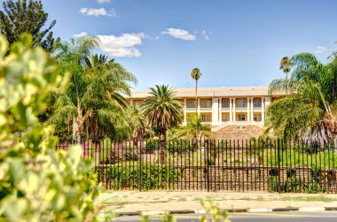 Windhoek, Namibia - Ocak 2023: Güneşli havalarda tarihi şehir merkezine bakın, HDR Image