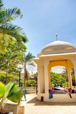 Stone Town, Zanzibar, Tanzanya - Ocak 2023: Güneşli havada tarihi simgeler
