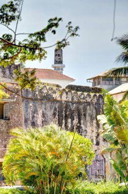 Stone Town, Zanzibar, Tanzanya - Ocak 2023: Güneşli havada tarihi simgeler