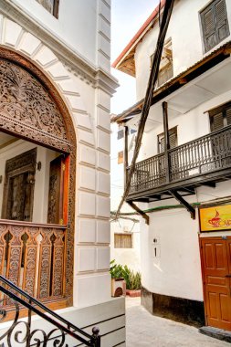 Stone Town, Zanzibar, Tanzanya - Ocak 2023: Güneşli havada tarihi simgeler