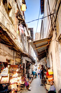 Stone Town, Zanzibar, Tanzanya - Ocak 2023: Güneşli havada tarihi simgeler