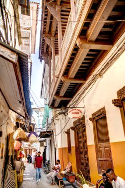 Stone Town, Zanzibar, Tanzanya - Ocak 2023: Güneşli havada tarihi simgeler