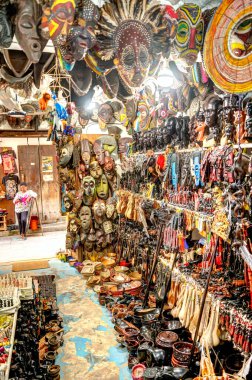 Stone Town, Zanzibar, Tanzanya - Ocak 2023: Güneşli havada tarihi simgeler