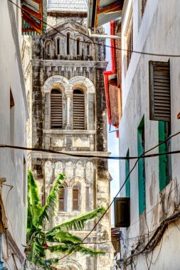 Stone Town, Zanzibar, Tanzanya - Ocak 2023: Güneşli havada tarihi simgeler