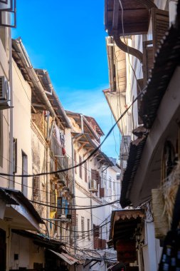 Stone Town, Zanzibar, Tanzanya - Ocak 2023: Güneşli havada tarihi simgeler