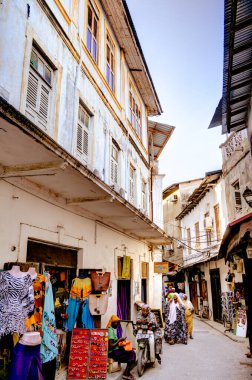 Stone Town, Zanzibar, Tanzanya - Ocak 2023: Güneşli havada tarihi simgeler
