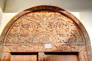 Stone Town, Zanzibar, Tanzanya - Ocak 2023: Güneşli havada tarihi simgeler