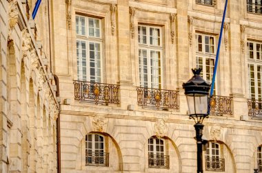 Bordeaux, Fransa - Aralık 2022: Kışın tarihi kent merkezi, HDR Image