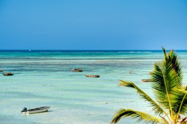Nungwi, Zanzibar, Tanzanya - Ocak 2023: Güneşli havalarda resim plajı