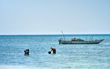 Nungwi, Zanzibar, Tanzanya - Ocak 2023: Güneşli havalarda resim plajı