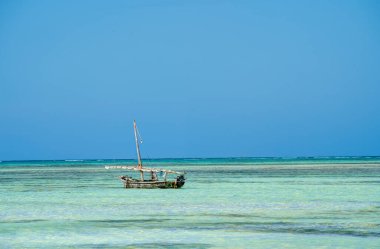 Nungwi, Zanzibar, Tanzanya - Ocak 2023: Güneşli havalarda resim plajı
