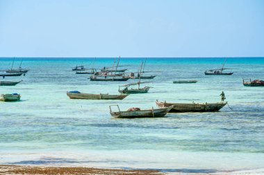 Nungwi, Zanzibar, Tanzanya - Ocak 2023: Güneşli havalarda resim plajı