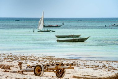 Nungwi, Zanzibar, Tanzanya - Ocak 2023: Güneşli havalarda resim plajı