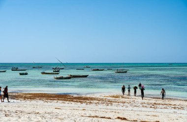 Nungwi, Zanzibar, Tanzanya - Ocak 2023: Güneşli havalarda resim plajı
