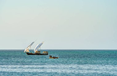 Nungwi, Zanzibar, Tanzanya - Ocak 2023: Güneşli havalarda resim plajı