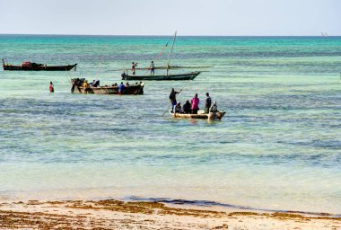 Nungwi, Zanzibar, Tanzanya - Ocak 2023: Güneşli havalarda resim plajı