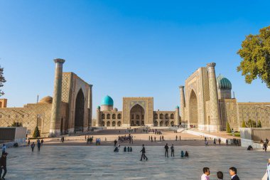 Semerkant, Özbekistan - Kasım 2022: Sonbaharda tarihi yapılara bakış