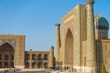 Semerkant, Özbekistan - Kasım 2022: Sonbaharda tarihi yapılara bakış