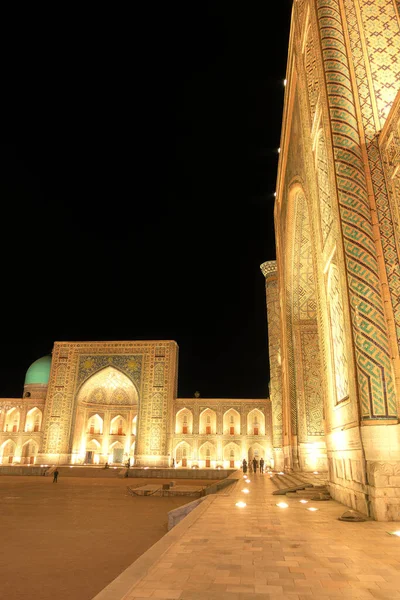 Samarkand Uzbekistan Październik 2019 Plac Registan Nocą Obraz Hdr — Zdjęcie stockowe