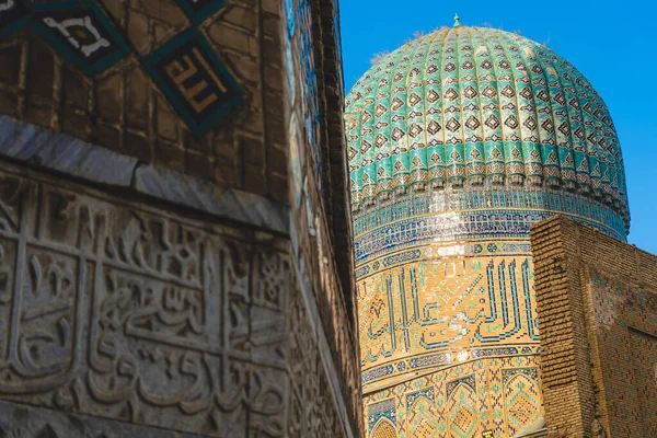 ウズベキスタンのサマルカンド2022年11月 秋の歴史的建造物の眺め — ストック写真