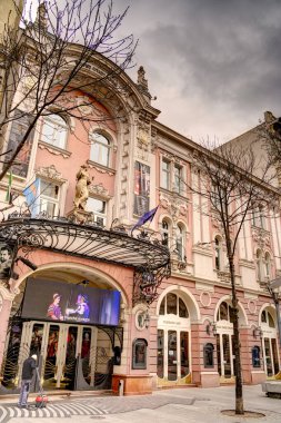 Budapeşte, Macaristan - Mart 2023: Bulutlu havada tarihi kent merkezi, HDR Görüntü