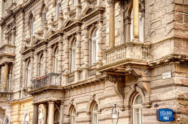 Budapeşte, Macaristan - Mart 2023: Bulutlu havada tarihi kent merkezi, HDR Görüntü