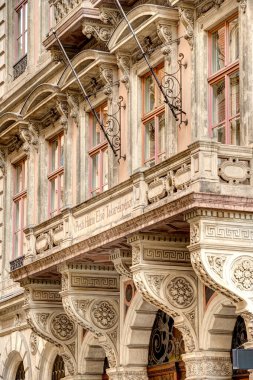 Budapeşte, Macaristan - Mart 2023: Bulutlu havada tarihi kent merkezi, HDR Görüntü
