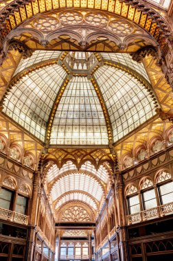 Budapeşte, Macaristan - Mart 2023: Bulutlu havada tarihi kent merkezi, HDR Görüntü