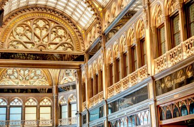 Budapeşte, Macaristan - Mart 2023: Bulutlu havada tarihi kent merkezi, HDR Görüntü