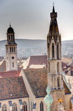 Sopron, Macaristan - Mart 2023: Güneşli havada tarihi kent merkezi, HDR Görüntü
