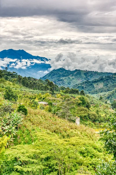 コロンビアのアンティオキア地方のコーヒー生産地域の山間の町Jardinの絵のような景色 — ストック写真