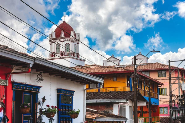 Guatape Colômbia Abril 2019 Casas Coloridas Tempo Nublado Imagem Hdr — Fotografia de Stock