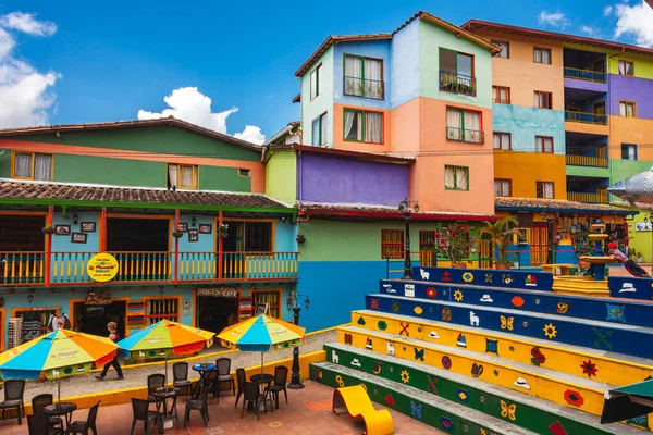 Guatape Colombia April 2019 Kleurrijke Huizen Bij Bewolkt Weer Hdr — Stockfoto