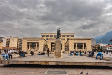 Bogota, Kolombiya - 1 Haziran 2019: Bulutlu havada tarihi şehir merkezi