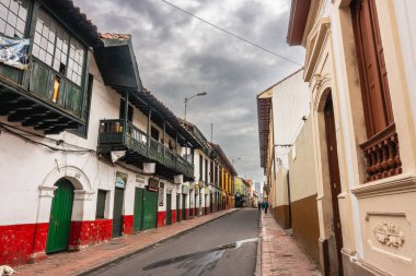 Bogota, Kolombiya - 1 Haziran 2019: Bulutlu havada tarihi şehir merkezi