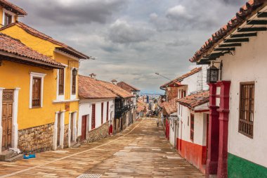 Bogota, Kolombiya - 1 Haziran 2019: Bulutlu havada tarihi şehir merkezi