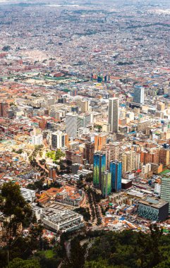 Gün batımında Bogota şehrinin manzarası