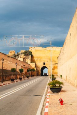 Meknes, Fas - Ocak 2020: Kışın Tarihi Merkez, HDR Görüntü