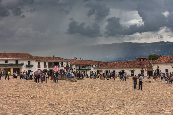 Villa Leyva Колумбія Квітня 2019 Туристи Зупинилися Майдані Історичного Міста — стокове фото