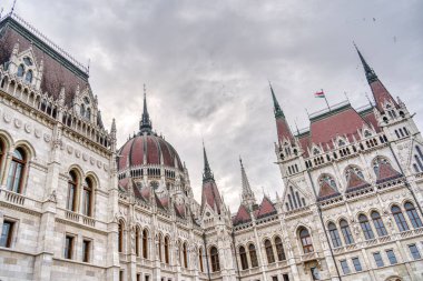 Budapeşte, Macaristan - 05 Kasım 2022: Sonbaharda tarihi kent simgeleri ve mimari mirası, HDR Resim